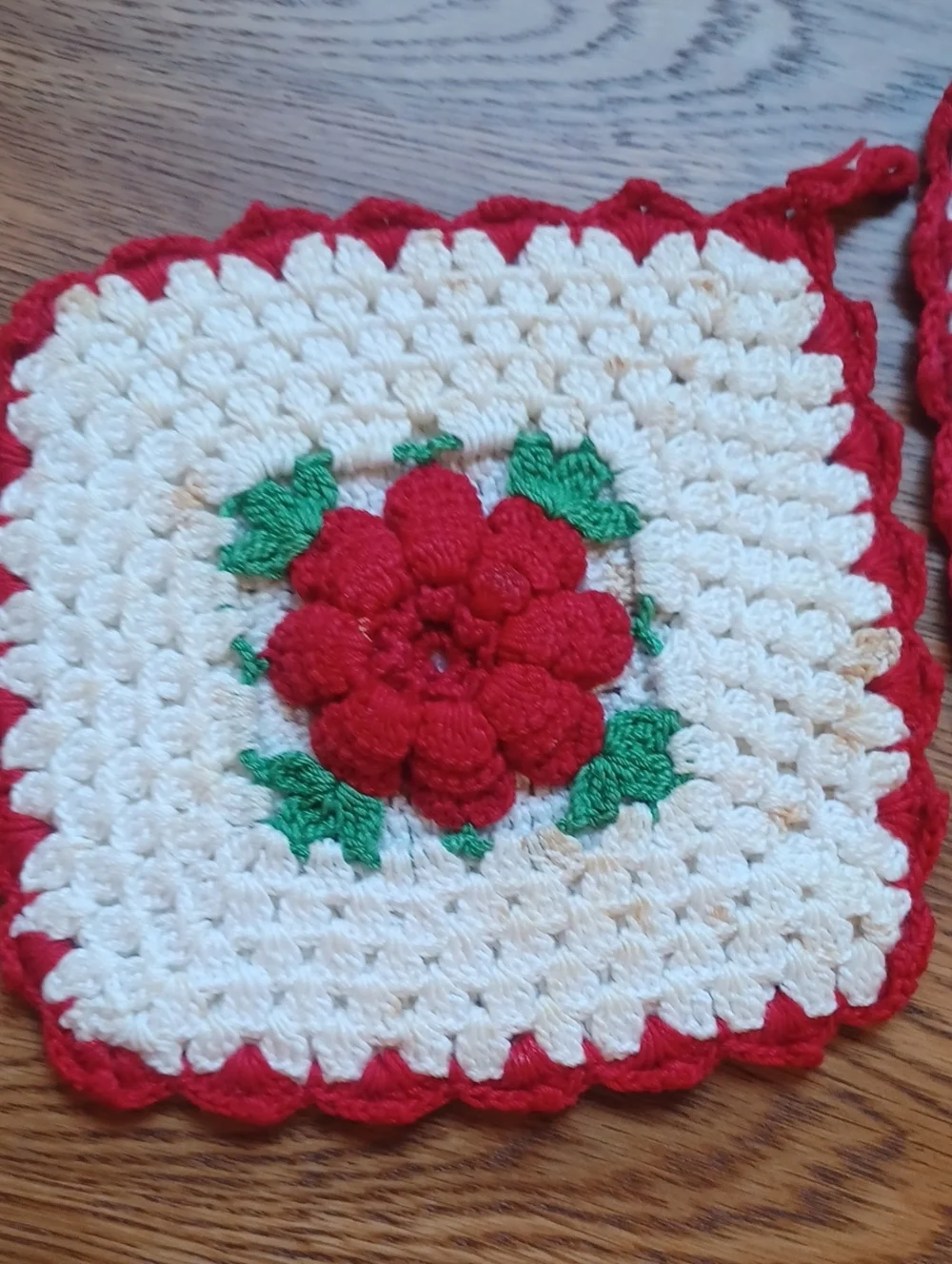 2 VINTAGE POT HOLDERS
